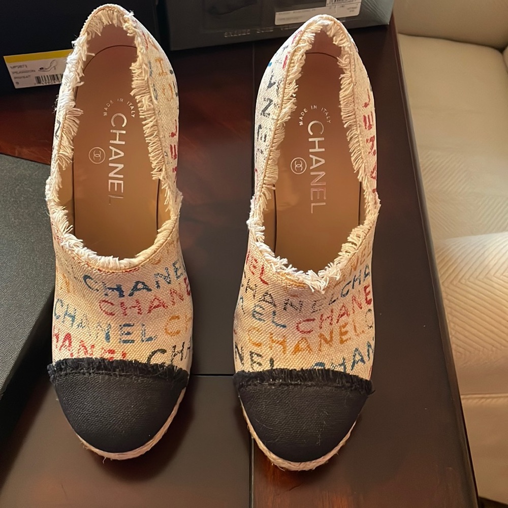 Never worn Chanel shoes